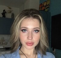 NicoleMilkis' Offline Chat Room