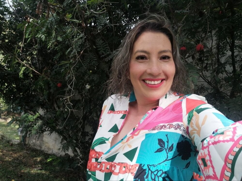 roxanne76 from stripchat