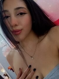 Lilithh_destiny's Offline Chat Room
