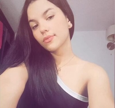 Miatylorrr - new black hair