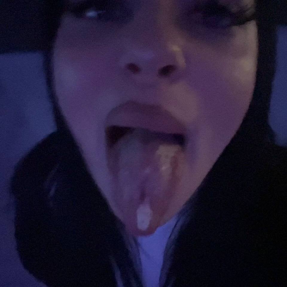 sleekcams.com melissarayee livesex profile in in-a-place-with-many-ice-cream-and-sweet-things cams