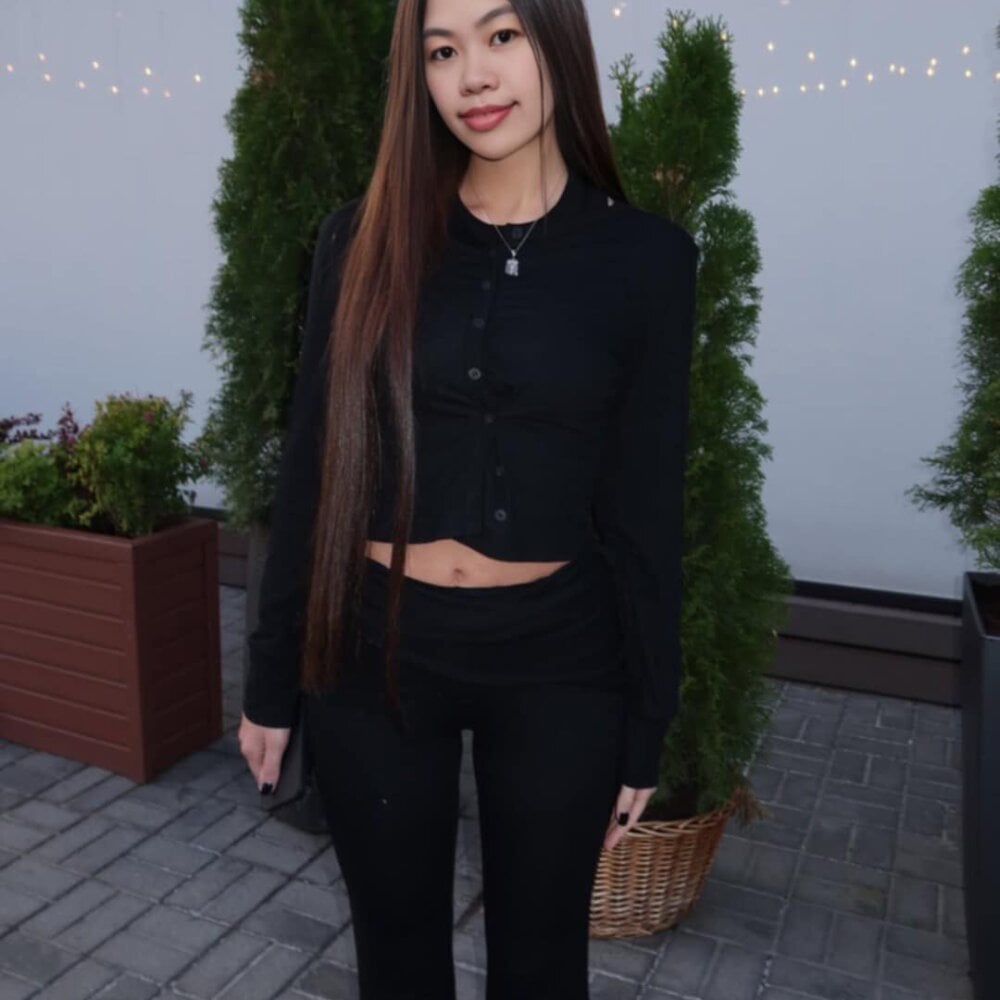 sleekcams.com asianpetite1012 livesex profile in poland-born-in-ukraine cams