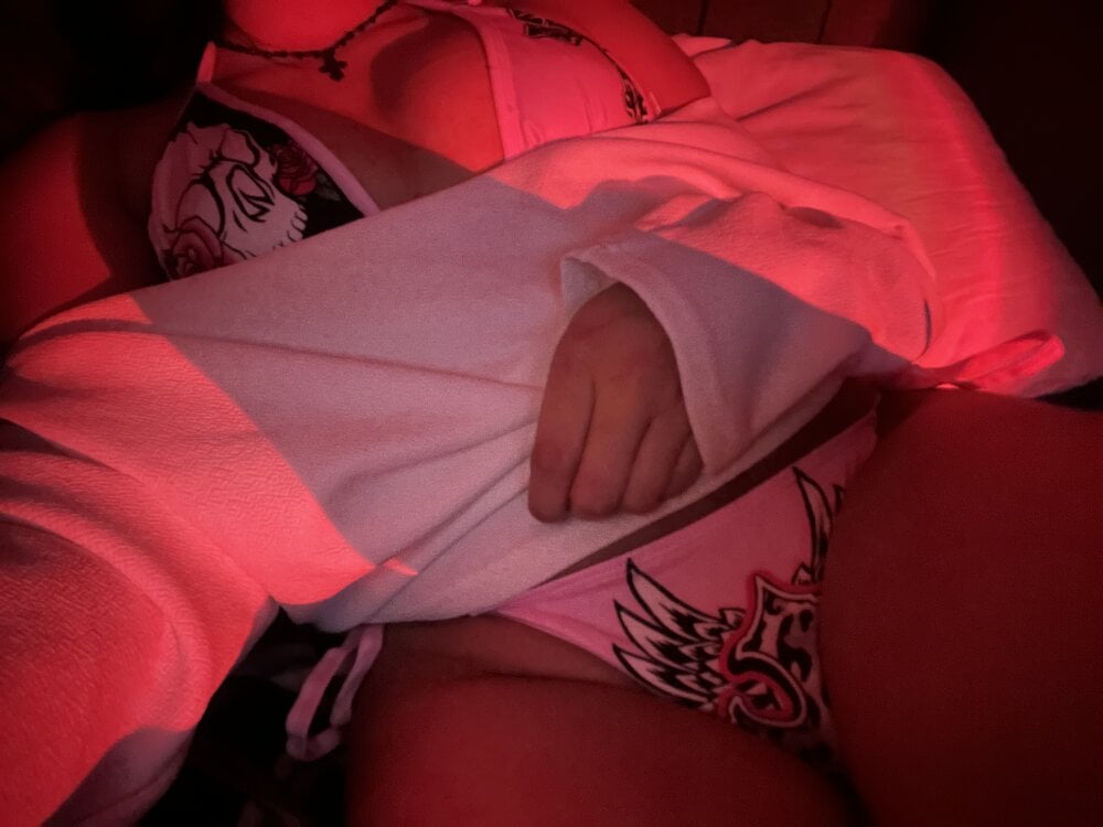 Watch lilasad3 live on cam on StripChat