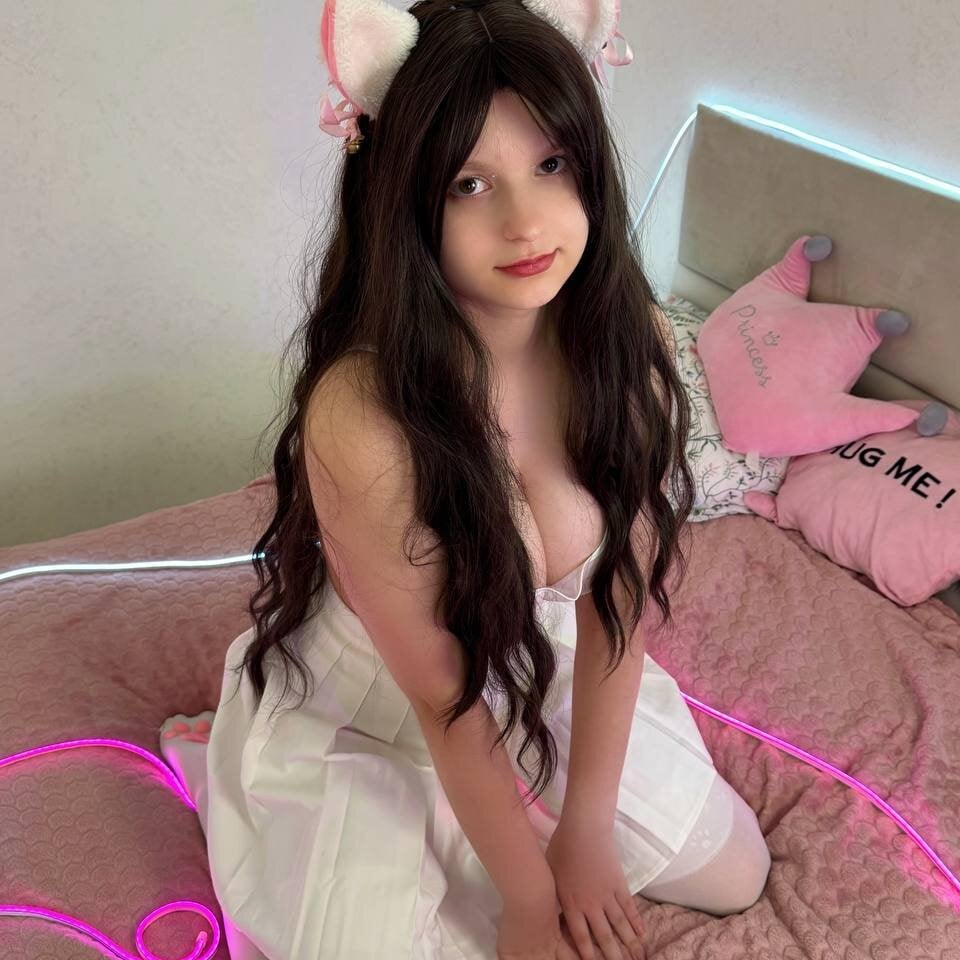 livesex.fan aishaaysitt livesex profile in curvy cams