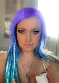 new-shy-vixen's Offline Chat Room