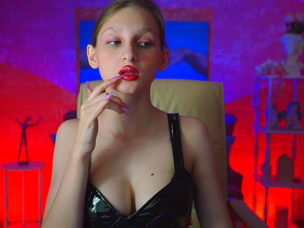 Live sex webcam photo for EllaHorton #289948260