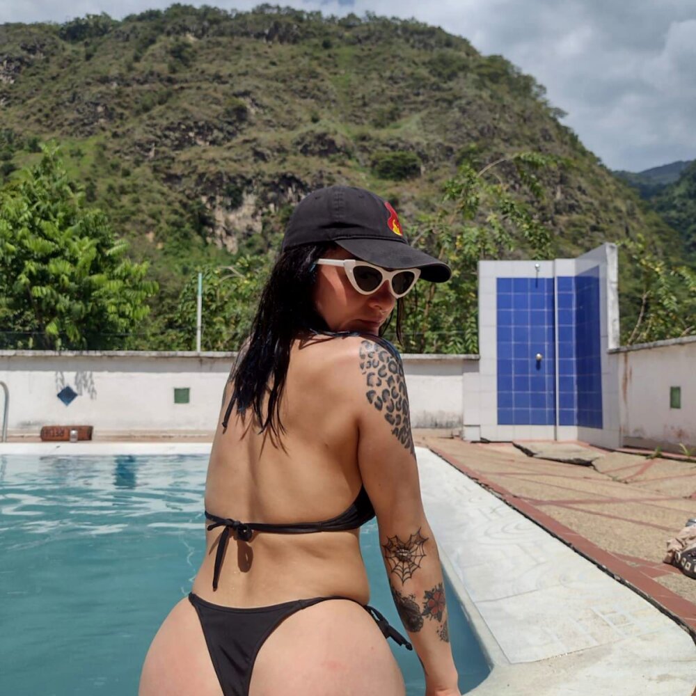 Live sex webcam photo for Naughty_Kittenm #289997820