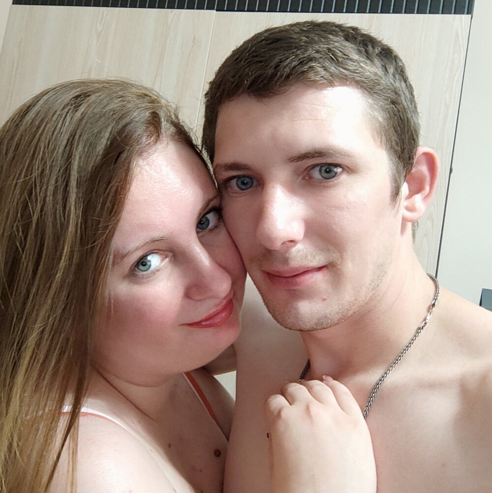 Watch PeterAndJen live on cam at StripChat