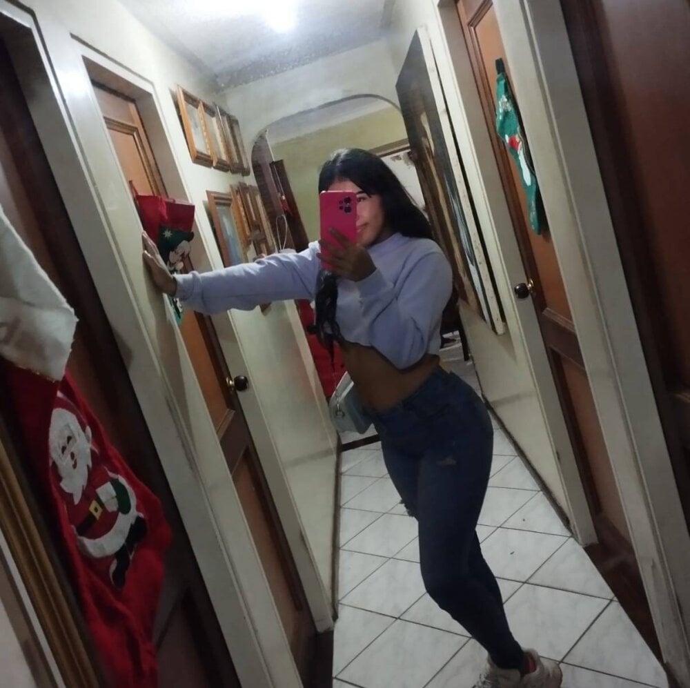 Live sex webcam photo for vanessaToloza #278590768