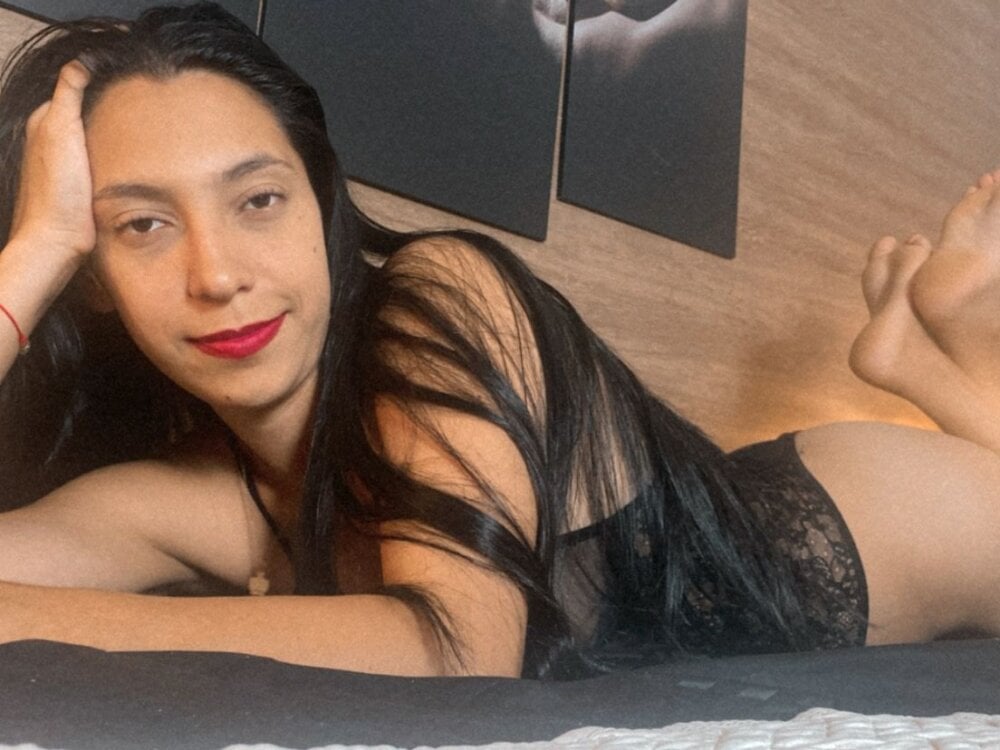 paola_thompson2's Offline XXX Chat