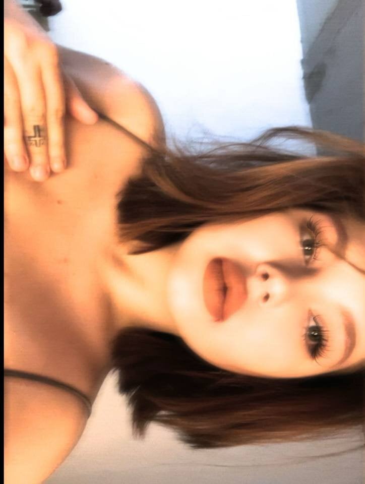 mega-camsex.com aster_di livesex profile in granny cams