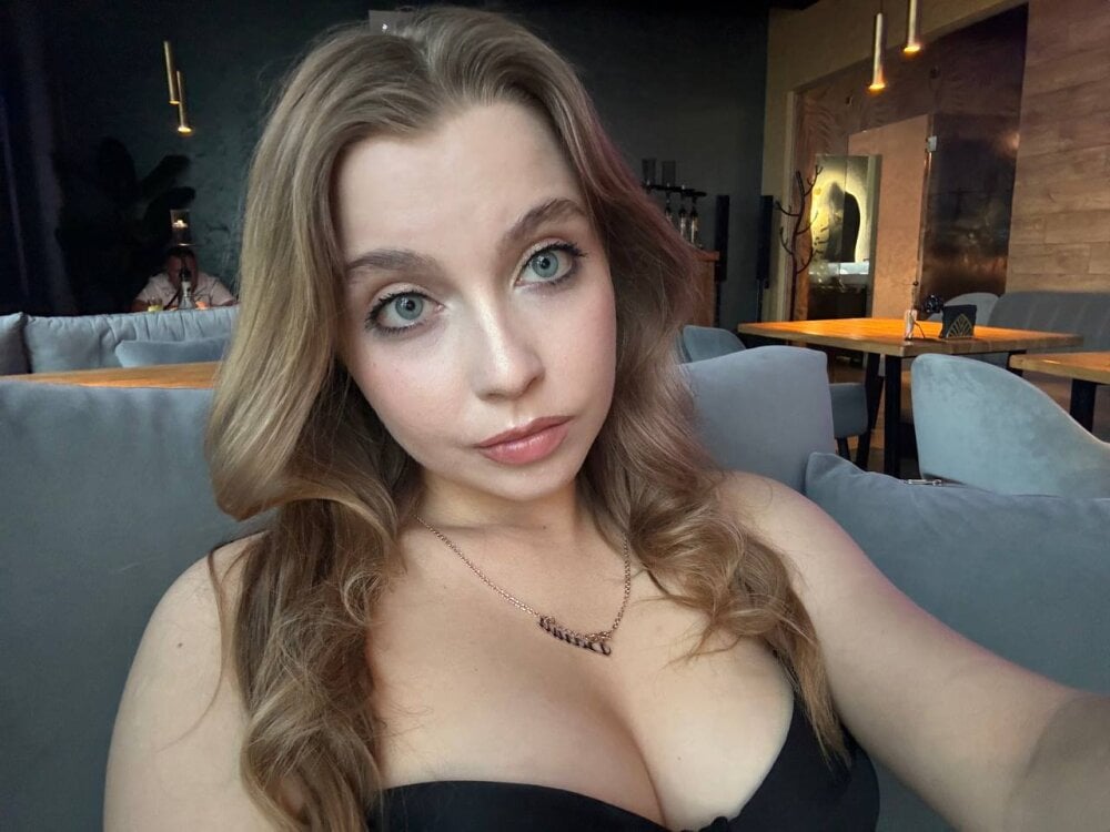 watchgirlcam.com sherryberry_ livesex profile in white-hair cams