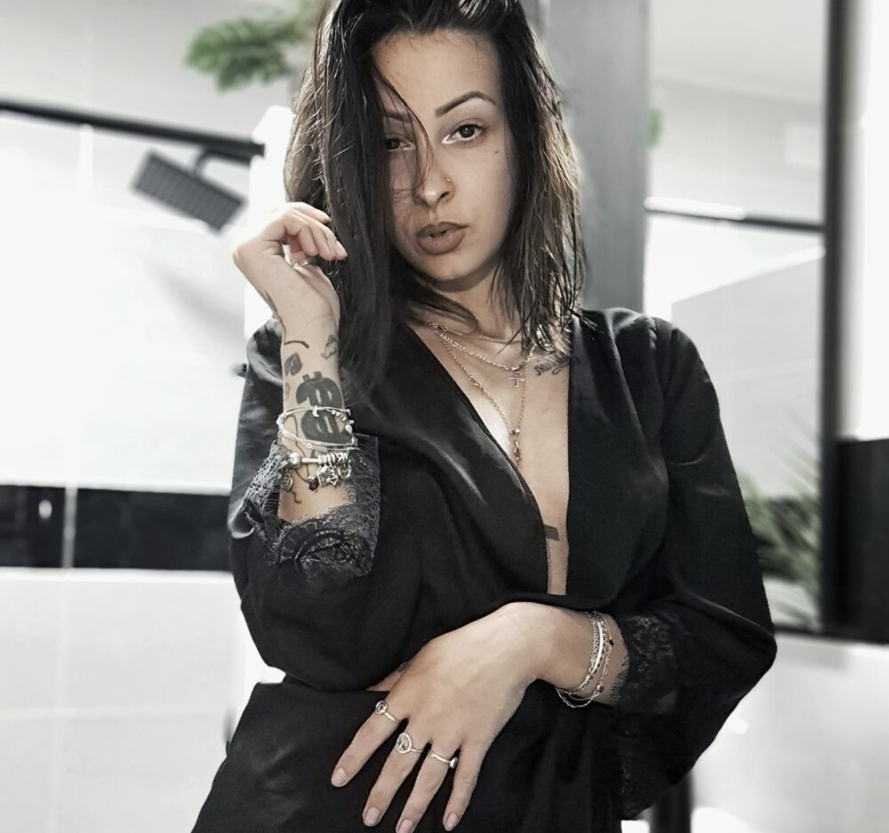 Live sex webcam photo for An_g_elly #289941166