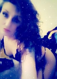SheWhoLovesSuknDick's Offline Chat Room