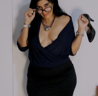 Khalifa_Mature Female Smallaudience XXX Webcam