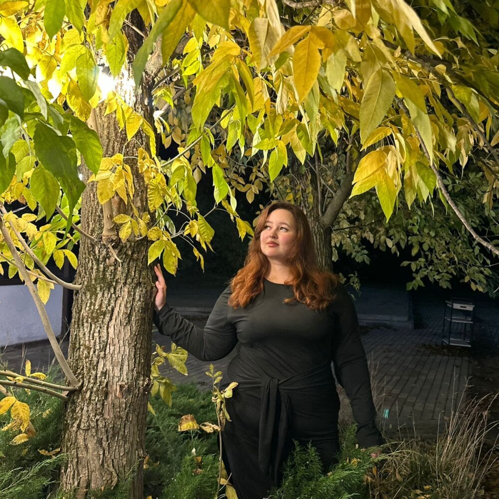 stripchat lindacarson webcam profile pic via glamcambabes.com