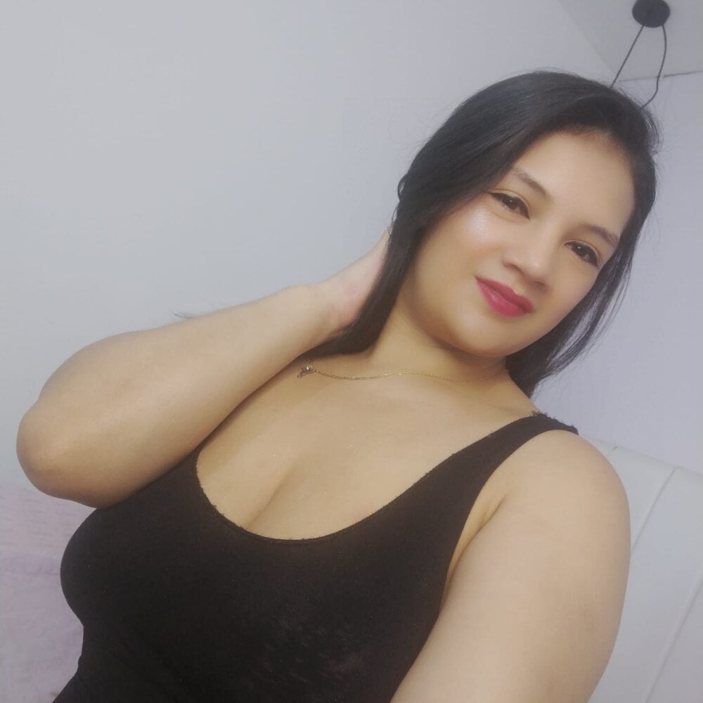 _Allison_Stone_ live cam model at StripChat