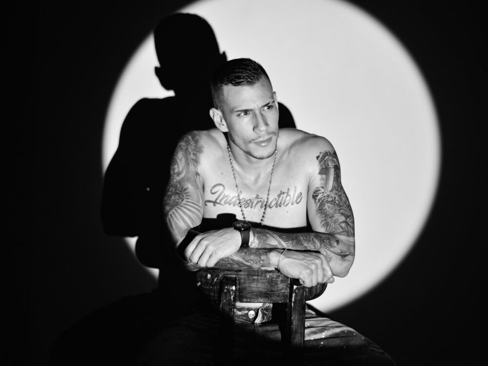 J_king__'s Offline XXX Chat