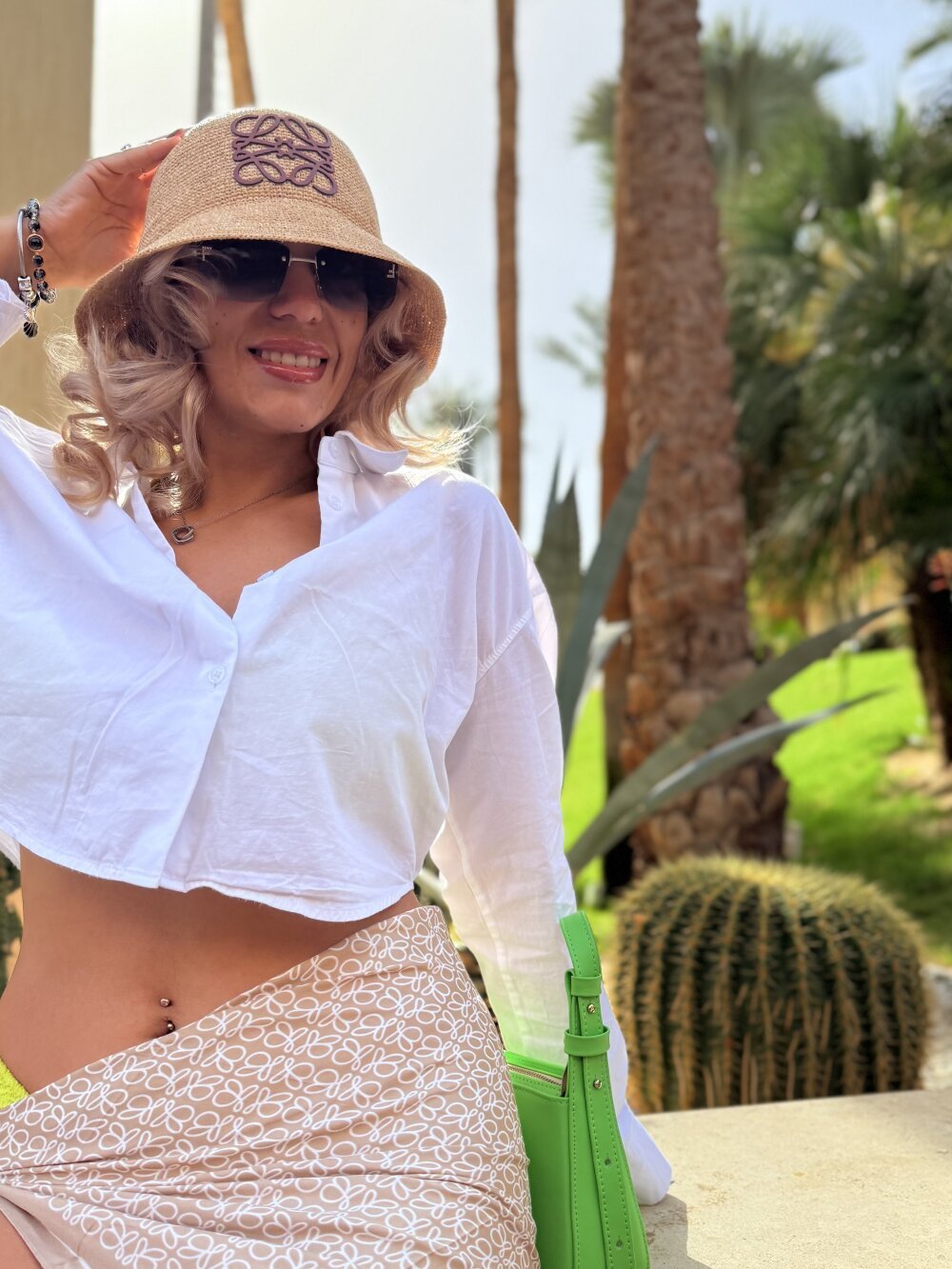 show2cam.com bella-pantera livesex profile in from-a-hidden-gem-where-we-explore-our-deepest-desires-together cams