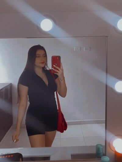 Esmeralda_colllins Female Latinteens Live Webcam Nude