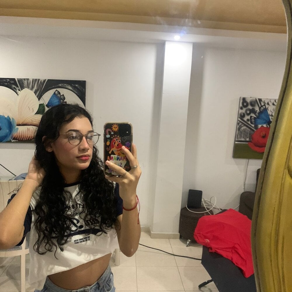 hellen_queensex's Offline XXX Chat