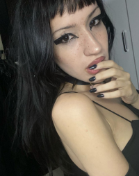 gothgf's Offline Chat Room
