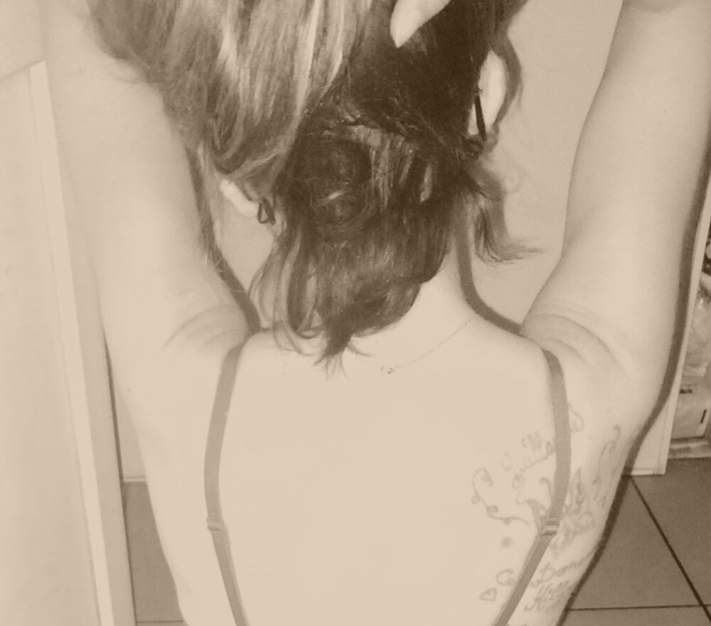 Live sex webcam photo for Timide_girl2 #289927106