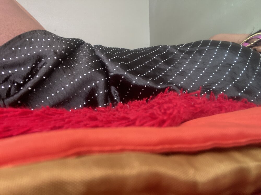 xxx-topcamgirls.com dickloverbbe livesex profile in we-call-it-the-city-of-eternal-spring-medellin-colombia cams