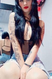 online-models21's Offline Chat Room