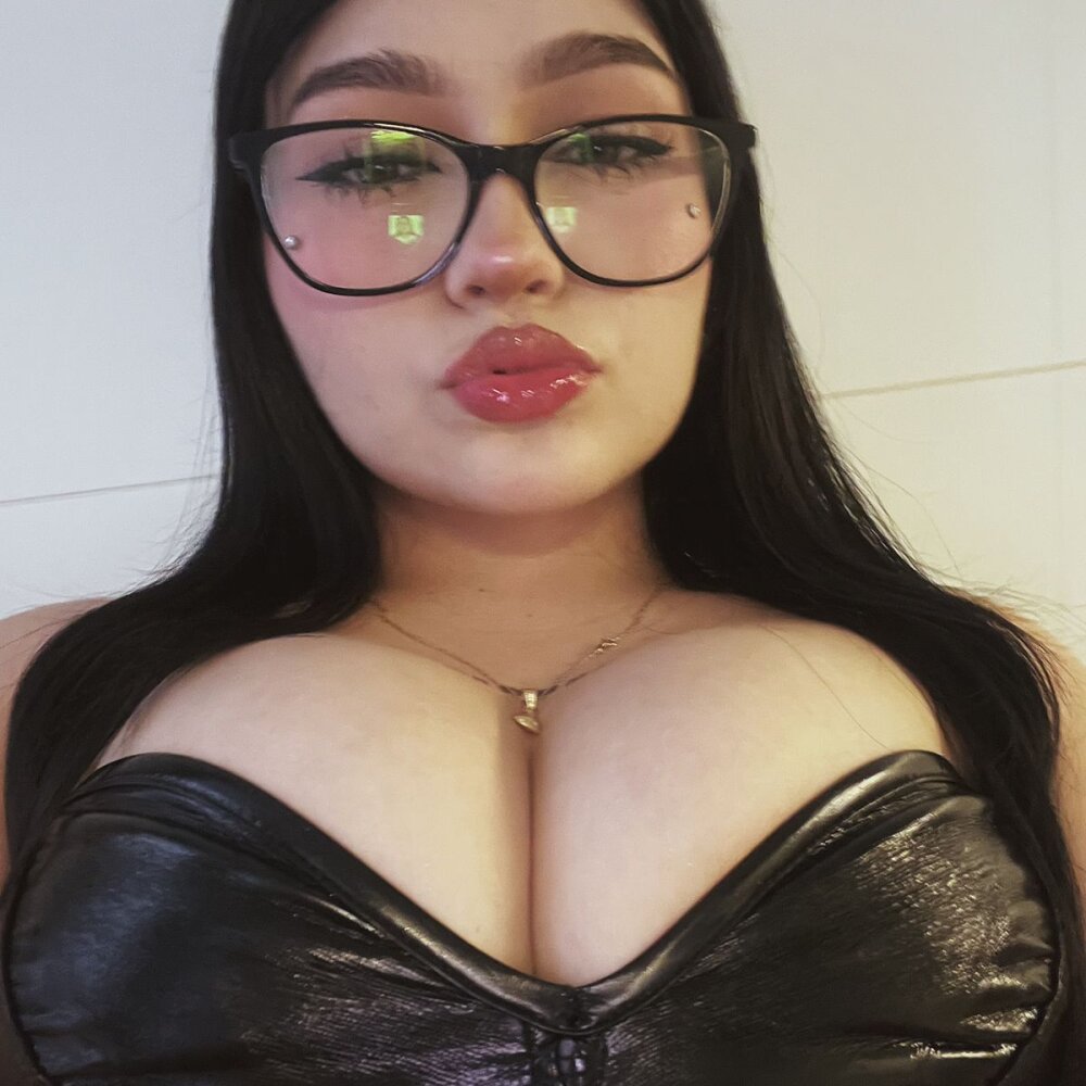 Live sex webcam photo for DanielaRuizz #290222125