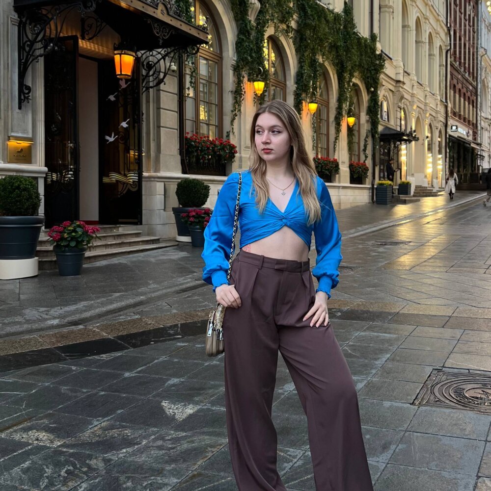 6livesex.com tonettebasilia livesex profile in white cams