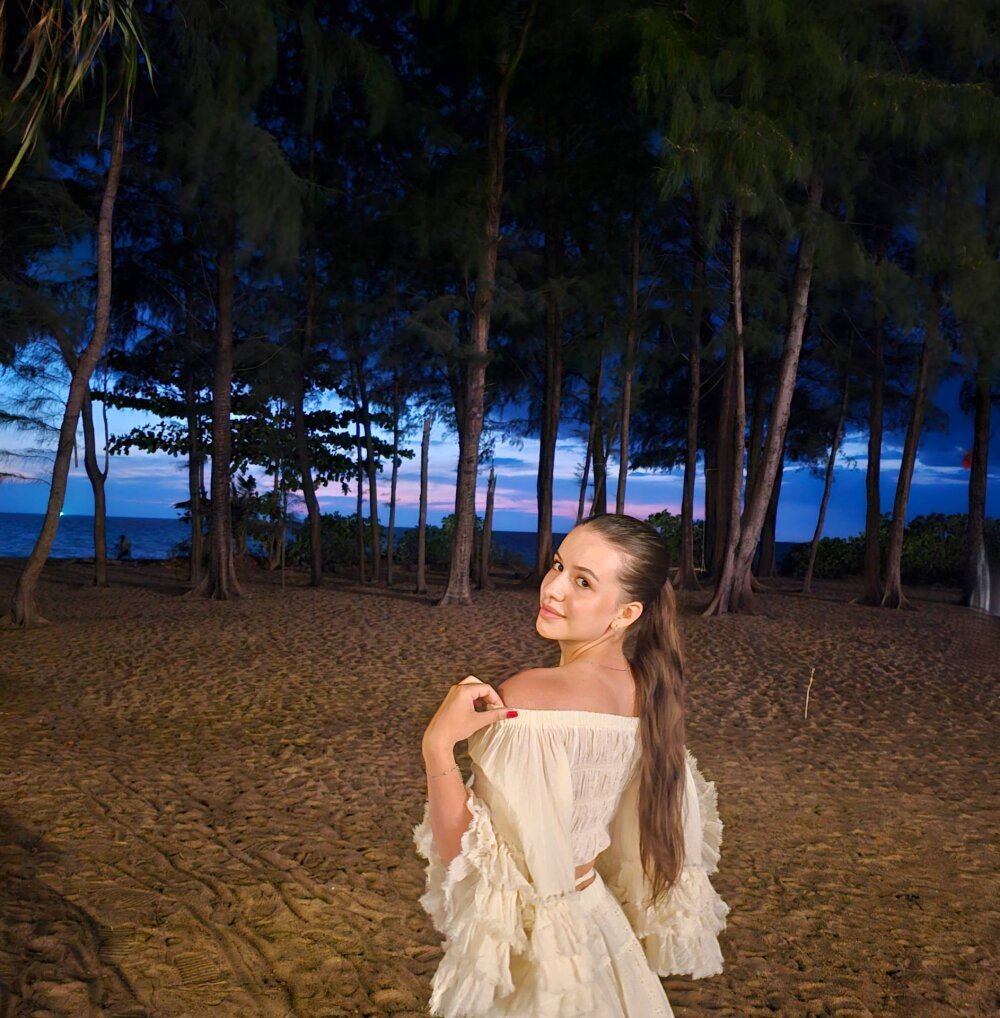 livesex.fan mialumina livesex profile in land-of-pleasures cams