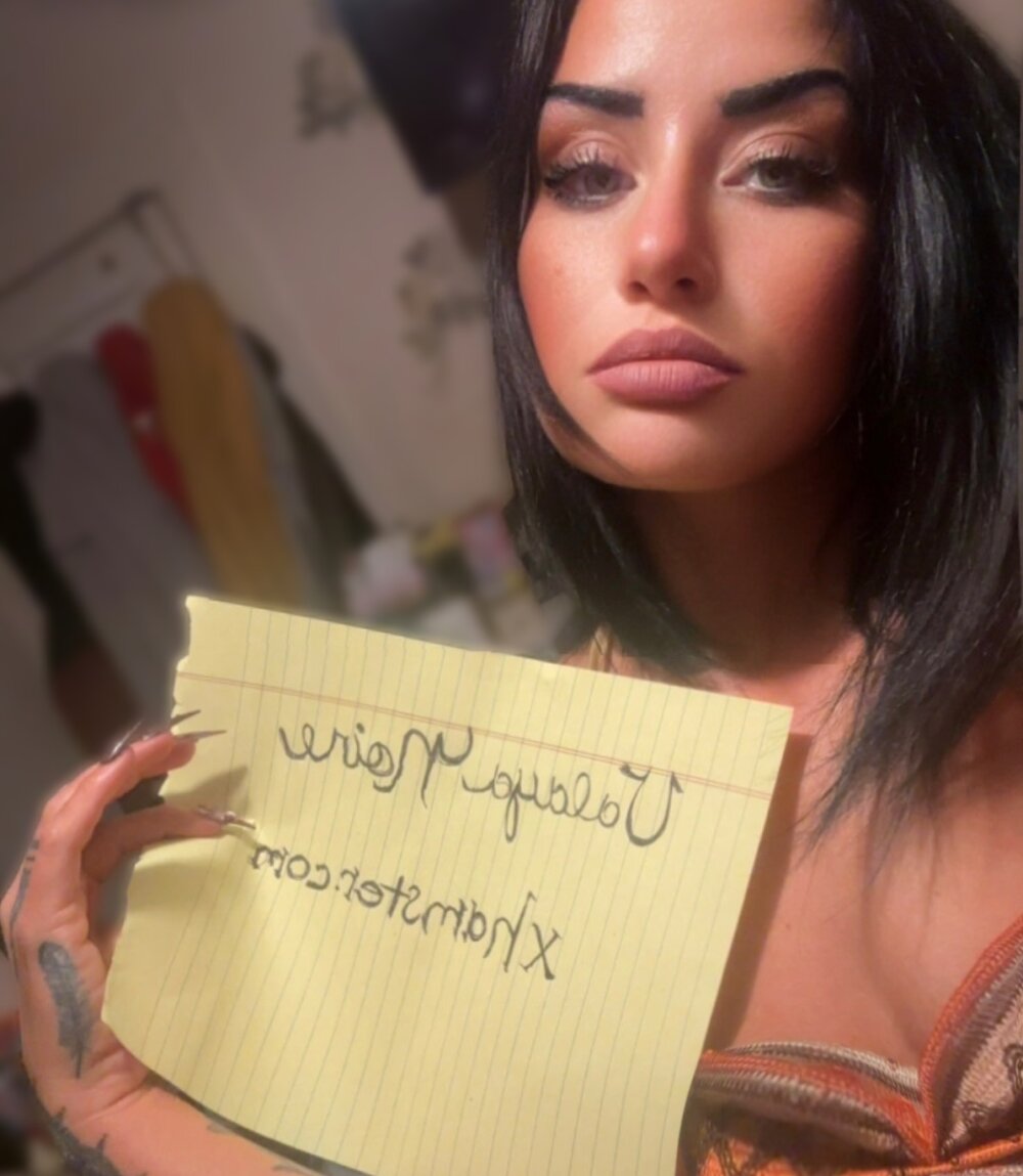 onaircams.com valayanoire livesex profile in bisexual cams