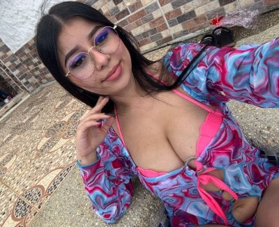 Yuli_16 on StripChat