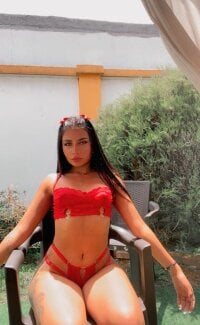 Sarita_Piink's Offline Chat Room