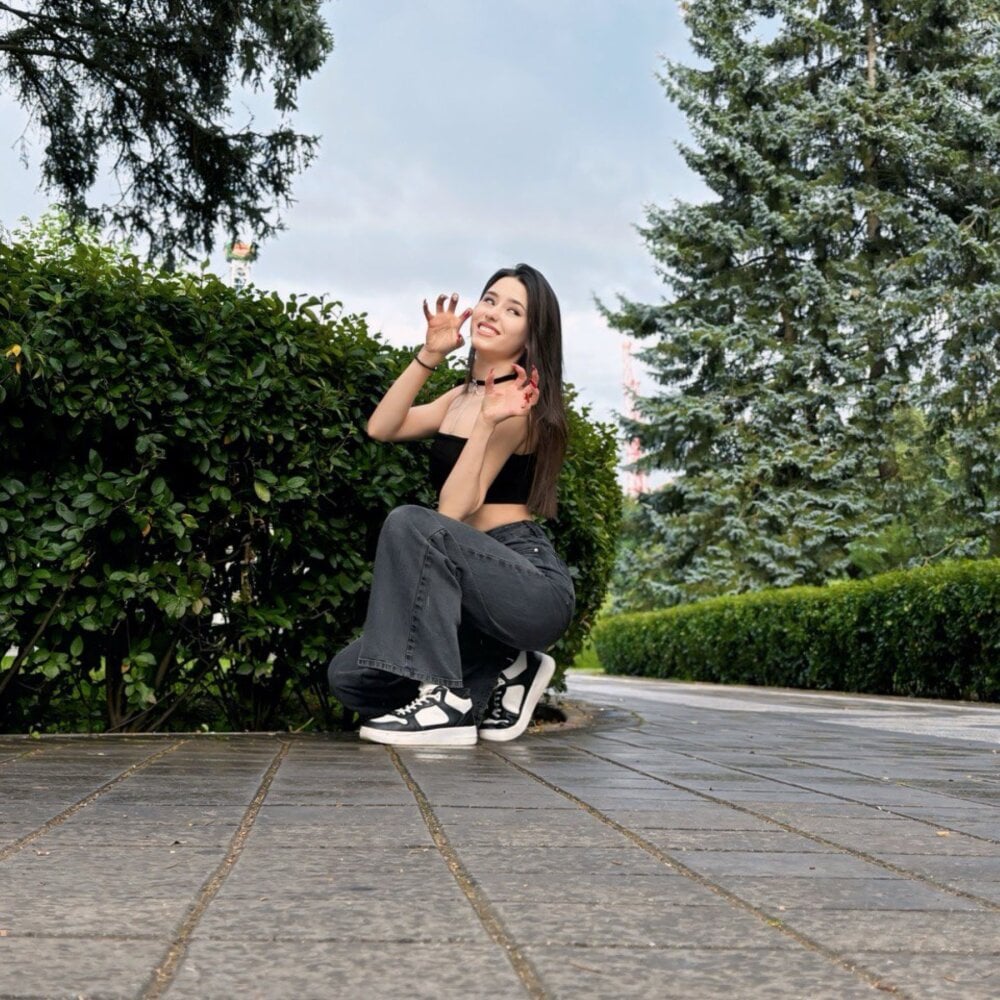 bestlivesexchat.com redmidnight livesex profile in ask-me-i-might-tell cams