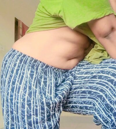 Urmi_11 on StripChat