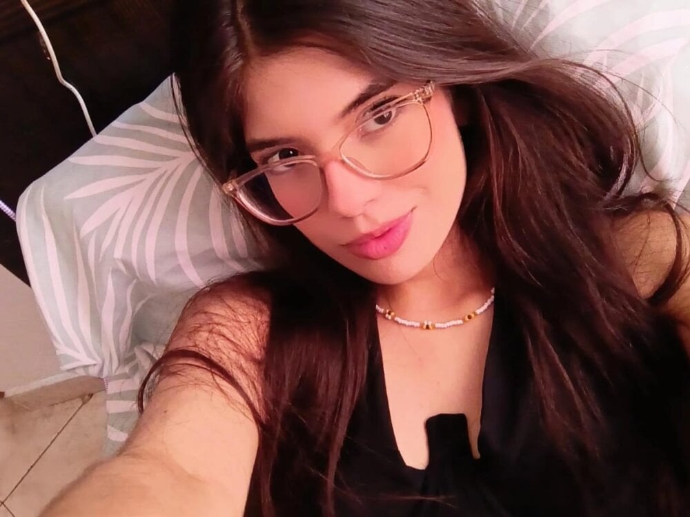 Selena_Blaze7's Offline XXX Chat