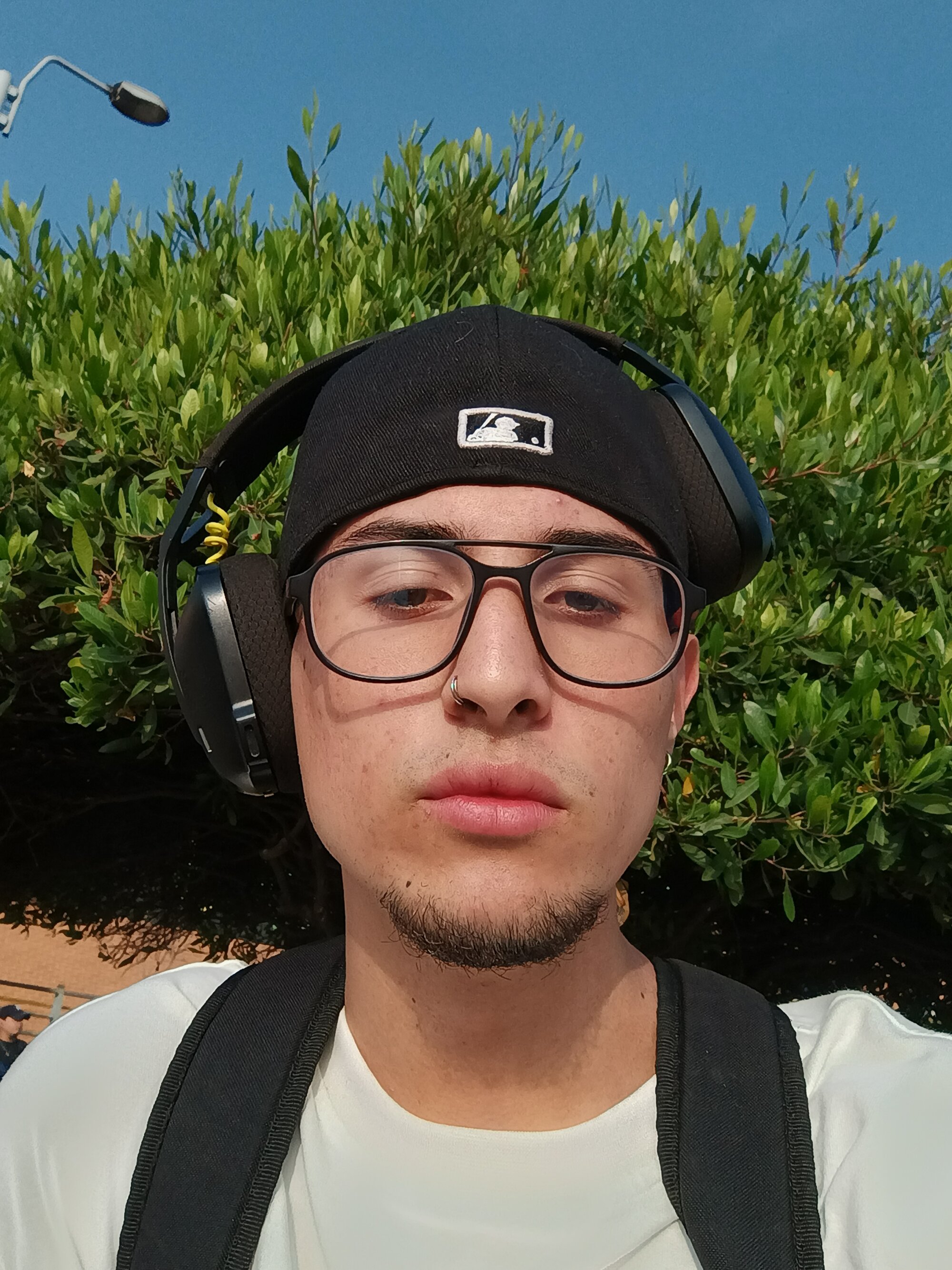 thom_av