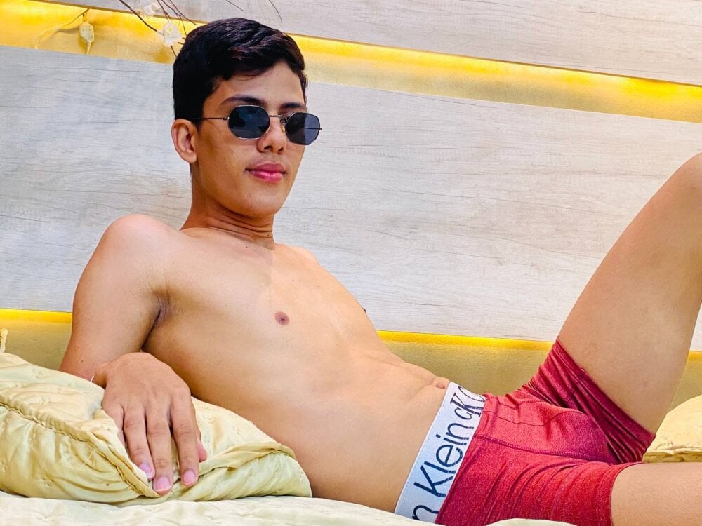 bvlgar_guyss from stripchat
