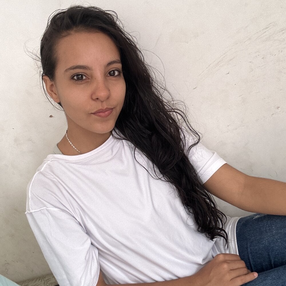 livestrip-joy.com reina_87 livesex profile in small-tits cams