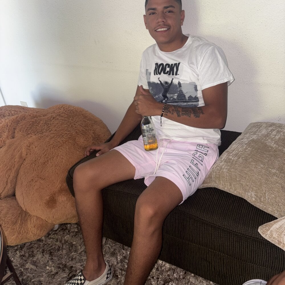 angeljosebaza from stripchat