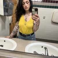 CjNDee_honeyNivory webcam thumbnail
