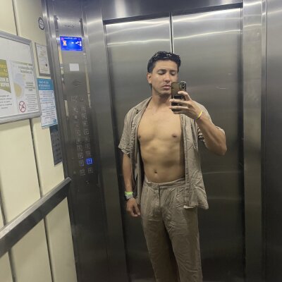 Latin_dansex Live Cam on StripChat