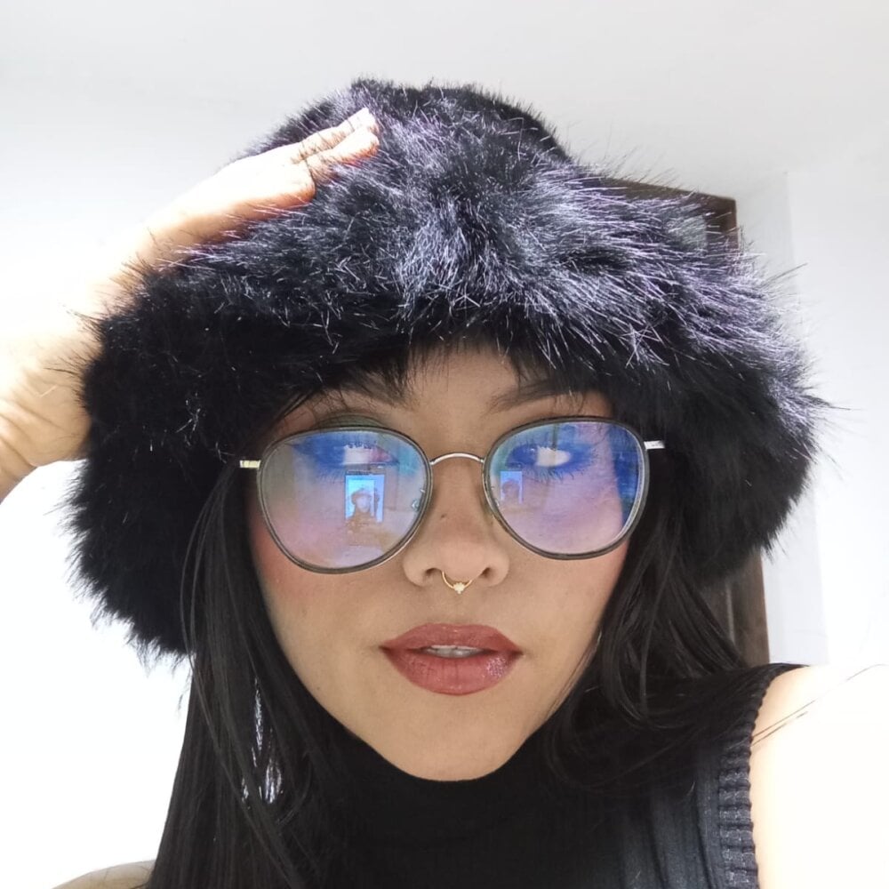Gal_Winehouse's Offline Chat Room