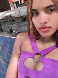karola_brunete's Offline Chat Room