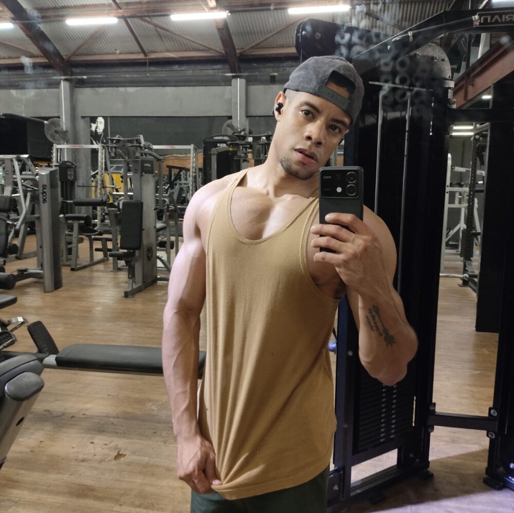 andrewsma1's Offline XXX Chat