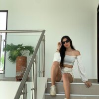 Penelope_Suarezz's Offline Chat Room