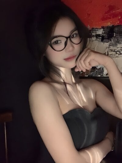 Heidi-i on StripChat