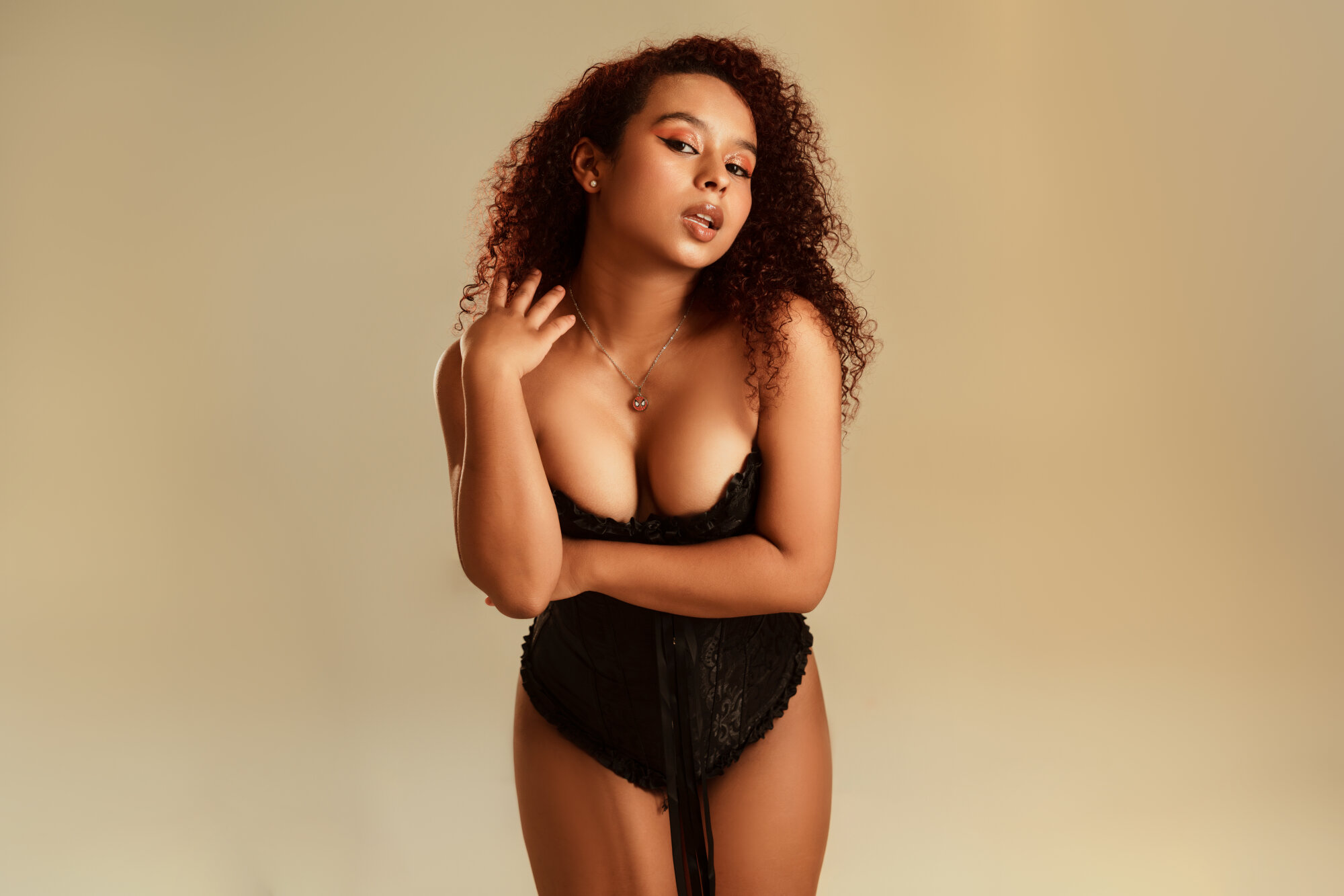 lara_jones_